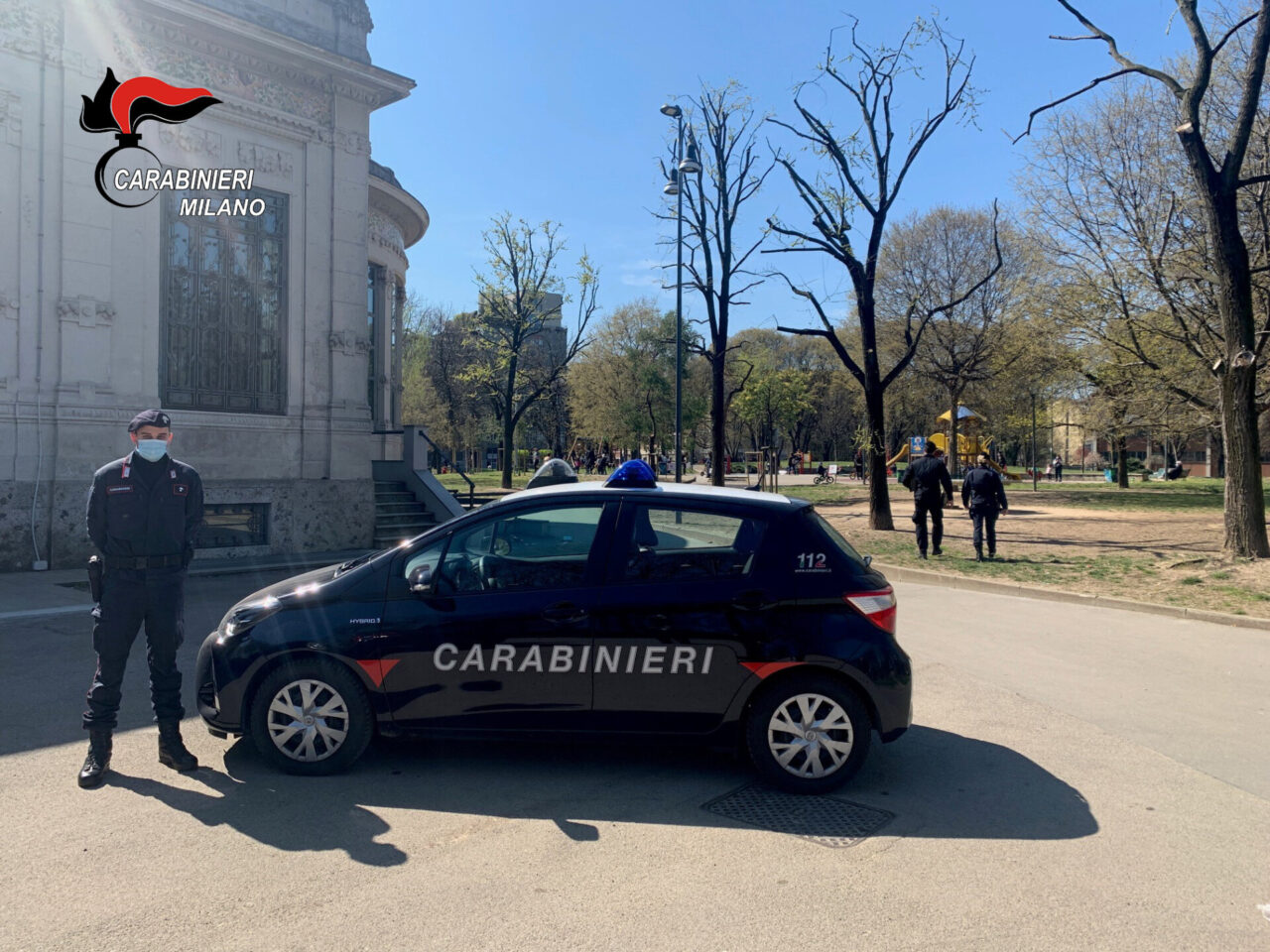 Baby gang rapinava giovani nei giardini pubblici: arrestati un 17enne e un 18enne