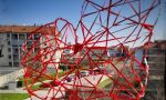 I fili rossi di Pro loco diventano una scultura a forma di cuore