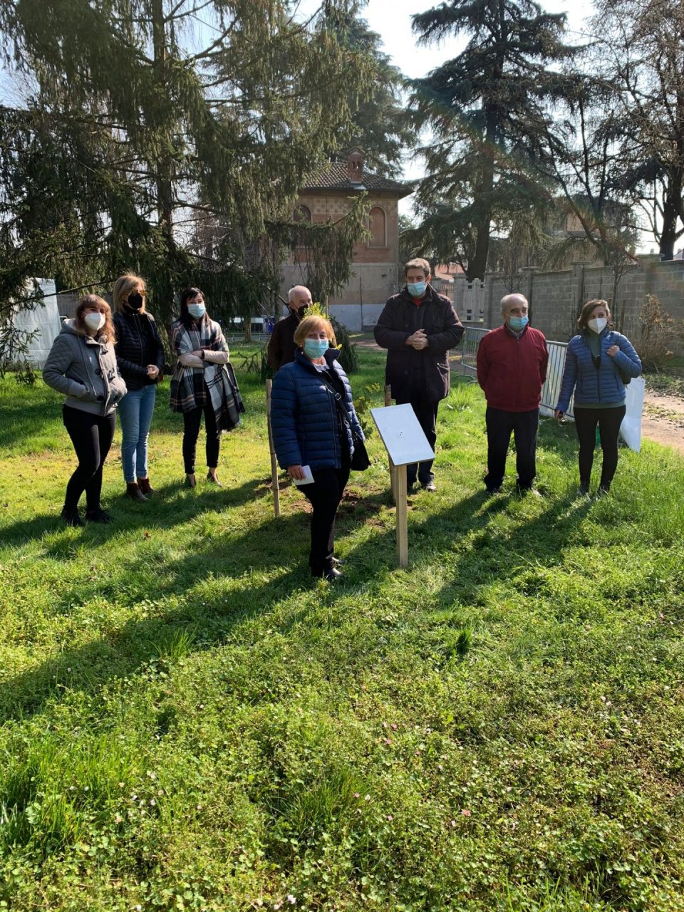 Una mimosa per villa Pagani: il gesto della Pro Loco
