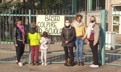 "Basta colpire le scuole", scoppia la protesta dei genitori