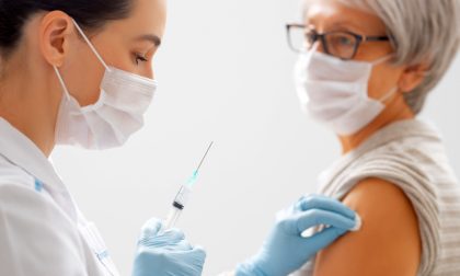 Vaccini anti-Covid: cosa devono fare gli over 80 che non sono stati ancora convocati?