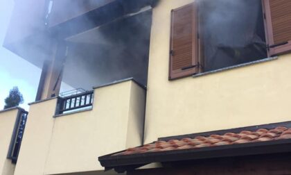 Le foto dell'appartamento in fiamme a Castano