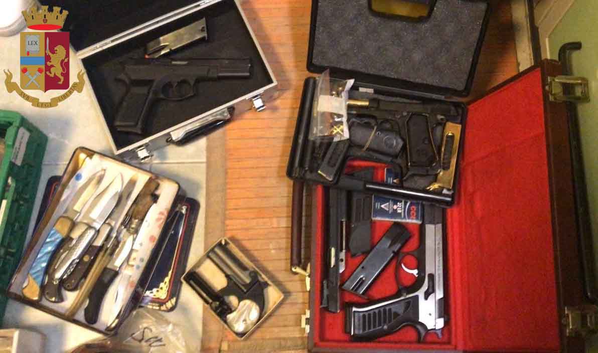 Aveva un arsenale di armi clandestine: arrestato