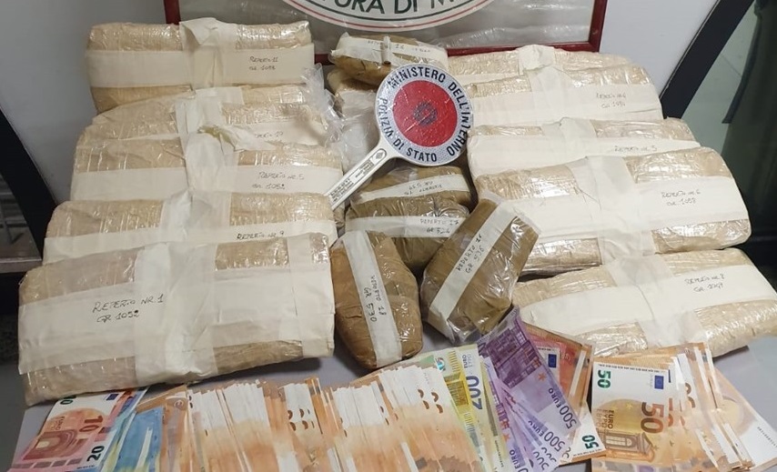 Eroina e kebab a Milano: maxi sequestro di 15 chili di droga