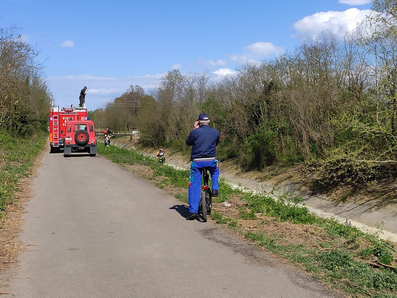 Cade in un canale in secca