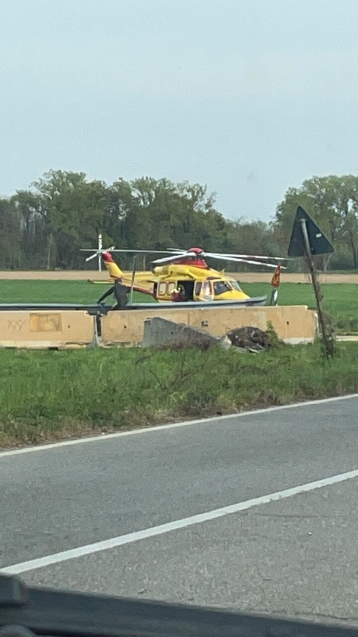 Drammatico scontro tra un’auto e una moto