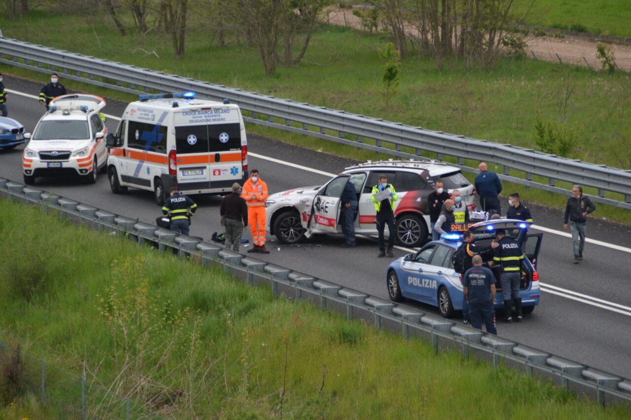 Grave incidente lungo la strada per Malpensa: centauro finisce in ospedale in elisoccorso