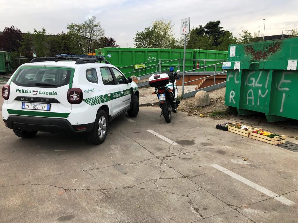 Venditore abusivo multato al mercato