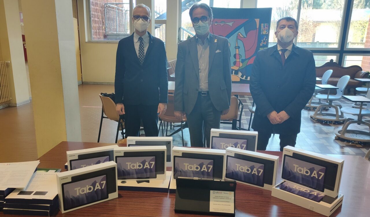 Rotary Club, dieci tablet all’istituto Terzani