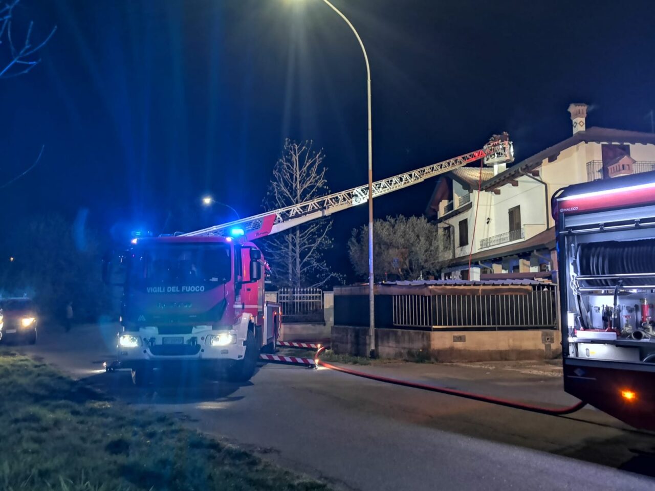 Busto Garolgo, incendio canna fumaria villetta Olcella