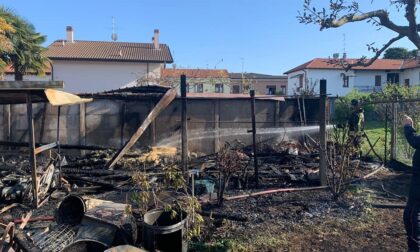 Fiamme nel box di un'abitazione nel pomeriggio di Pasqua