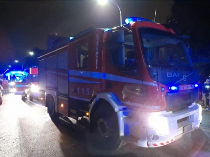 Fiamme nei boschi lungo le sponde del Ticino