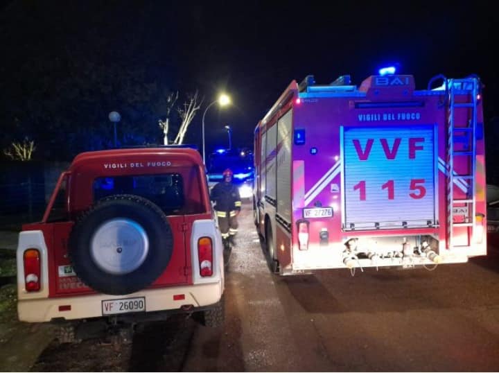 Incendio in un’abitazione, bruciano i mobili