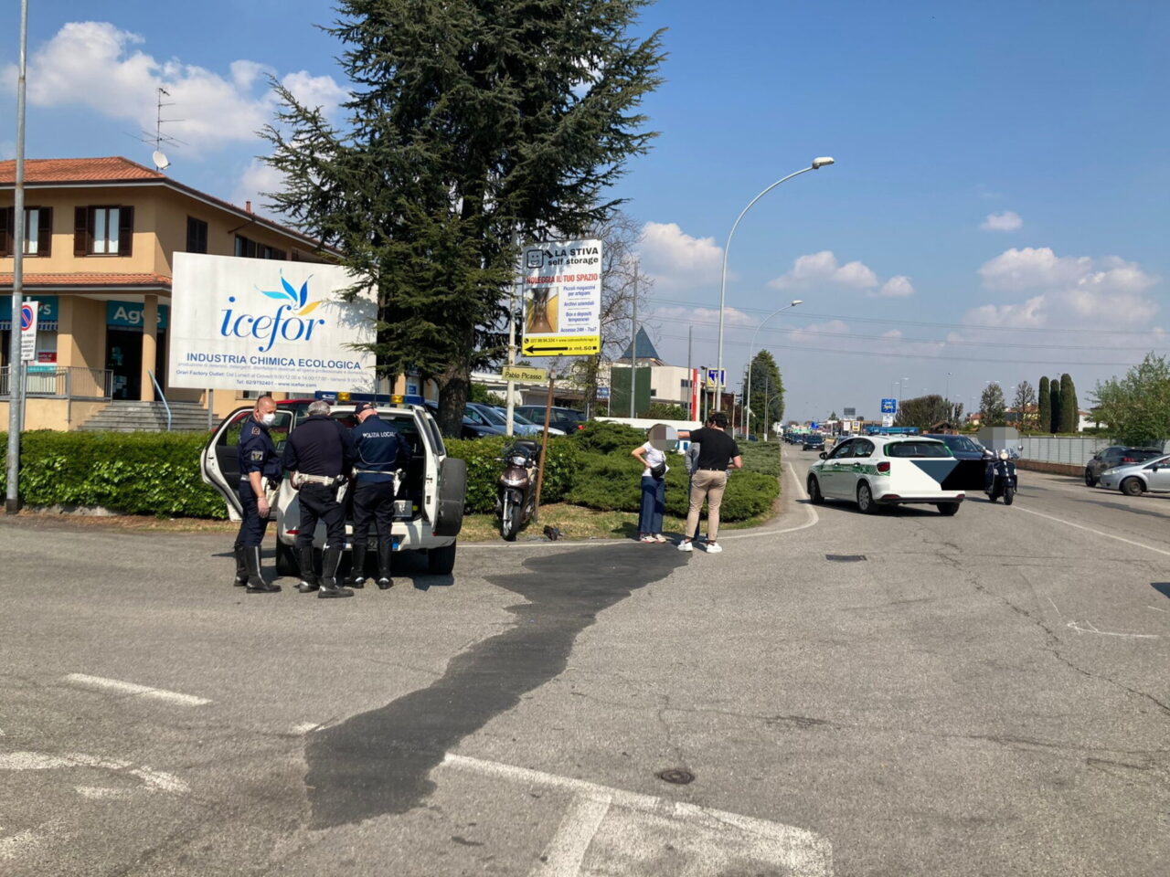 Scontro auto moto, grave centauro in ospedale