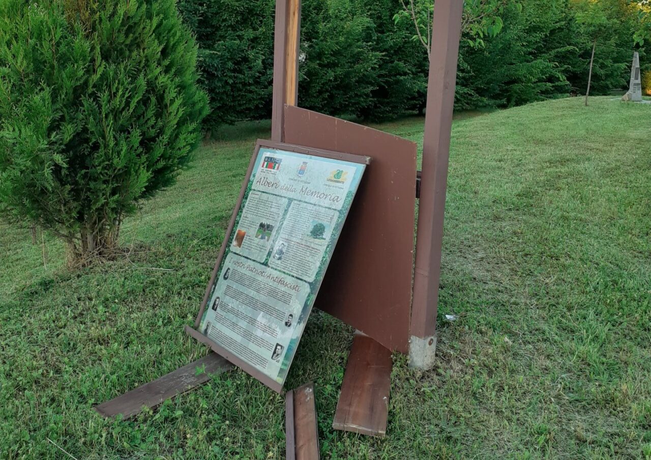 Vandalizzata la bacheca dell’Anpi