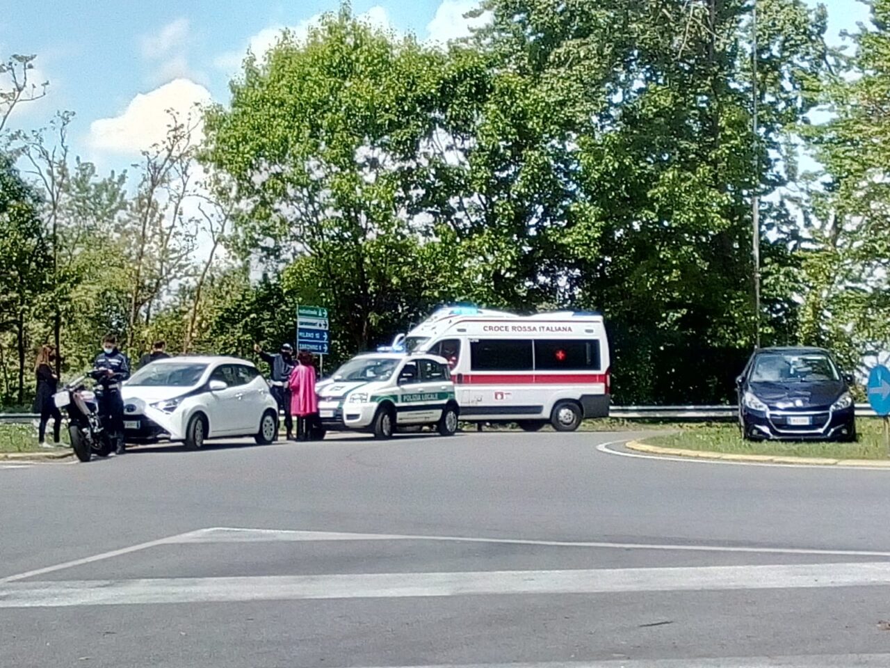 17enne coinvolto in un incidente tra auto e moto