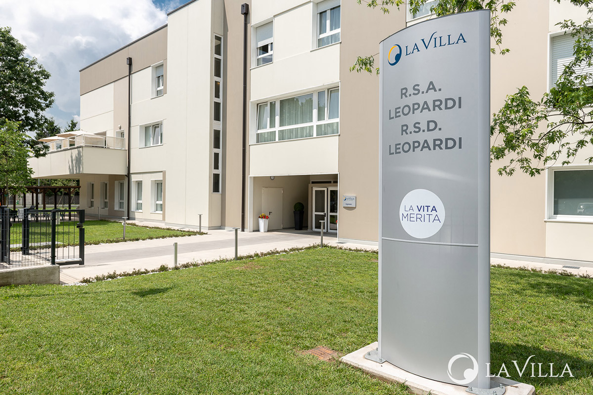 Ordina la pizza in orario di lavoro: dipendente Rsa rischia grosso