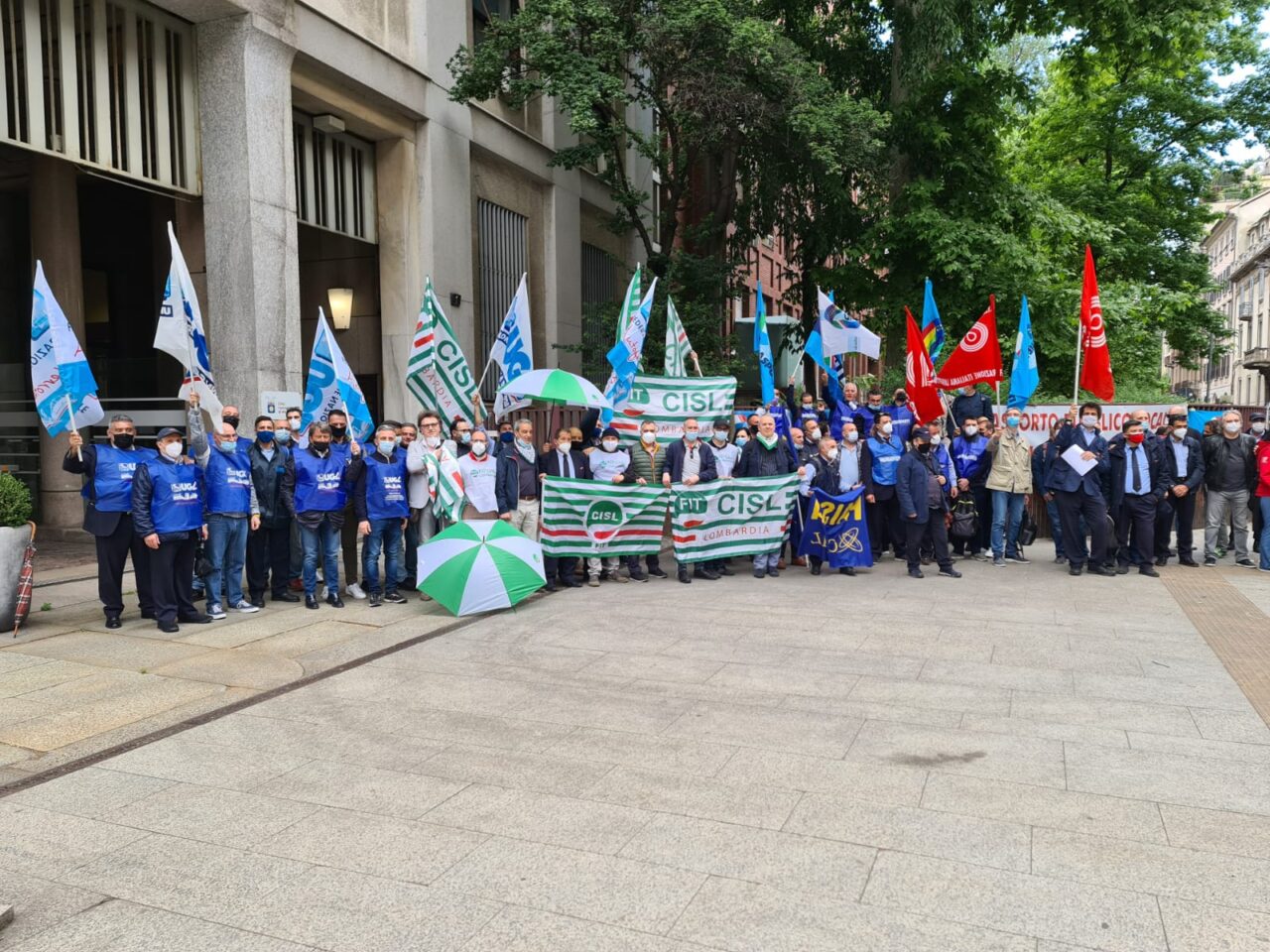 Sciopero del trasporto pubblico e sit-in davanti alla Prefettura