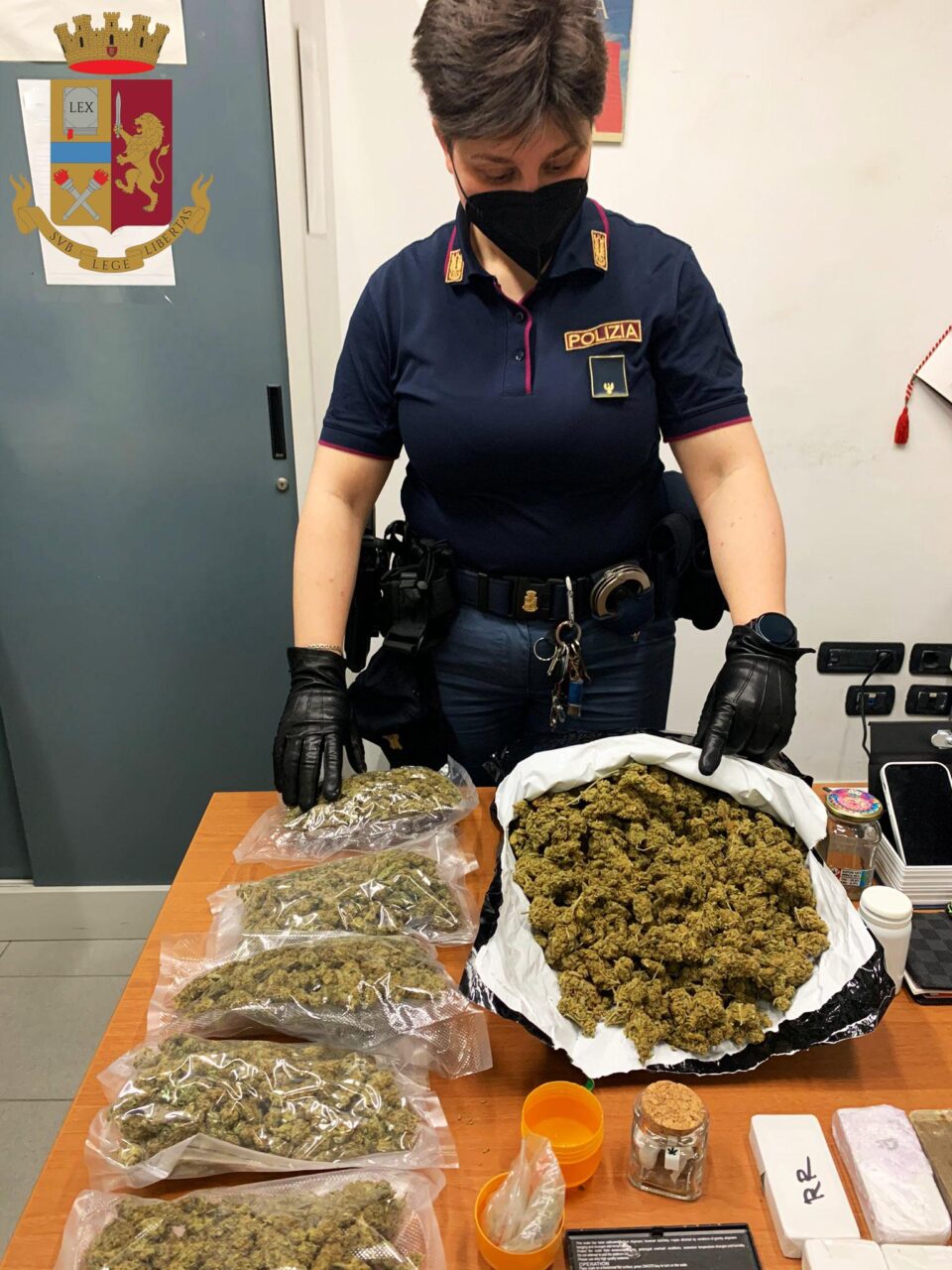 Arrestato spacciatore con quasi 3 chili di droga in casa
