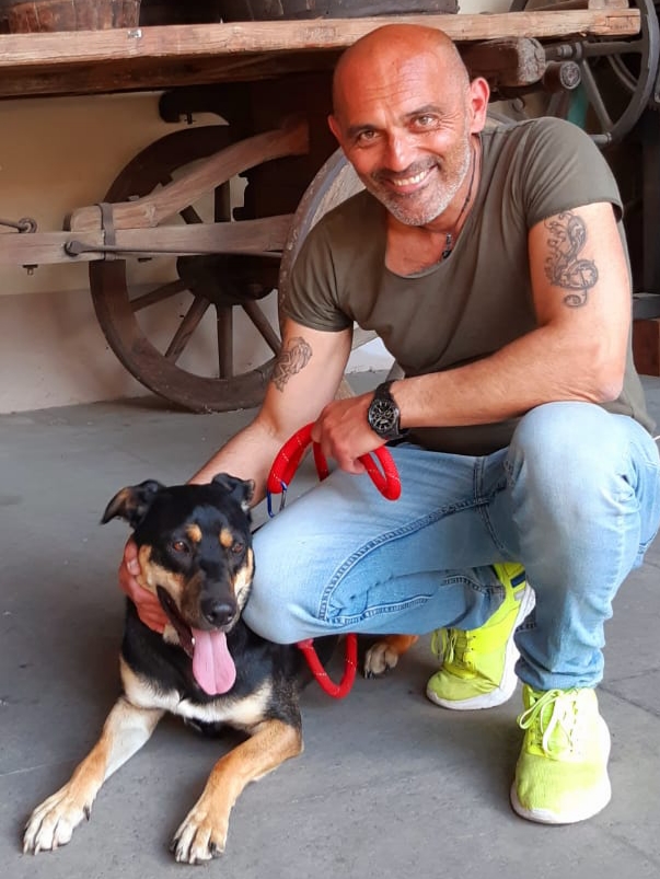 Alberto e la sua cagnolina “Ebby” salvano un uomo nel Naviglio