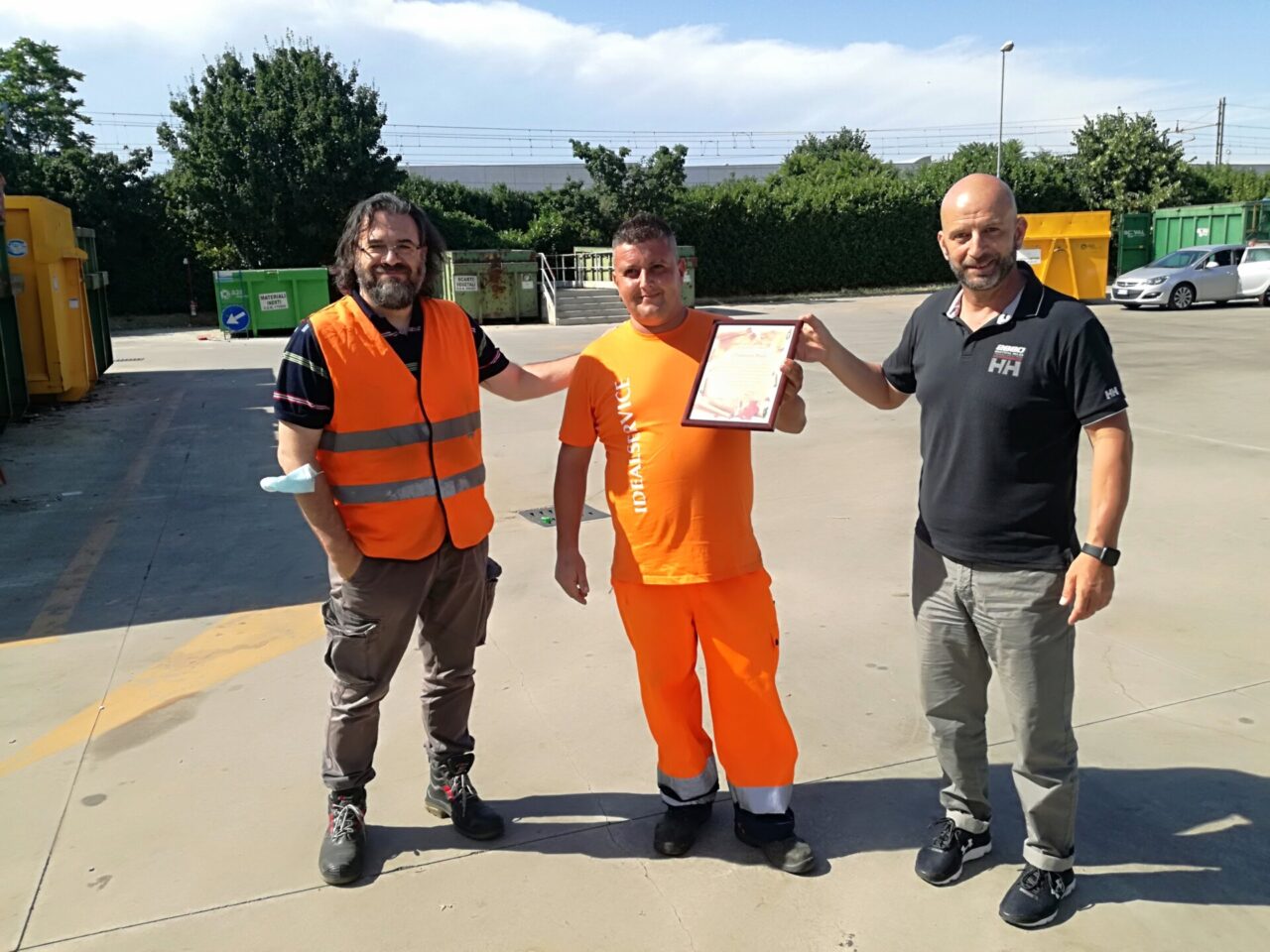 Salva la vita a un uomo in arresto cardiaco, il sindaco lo premia