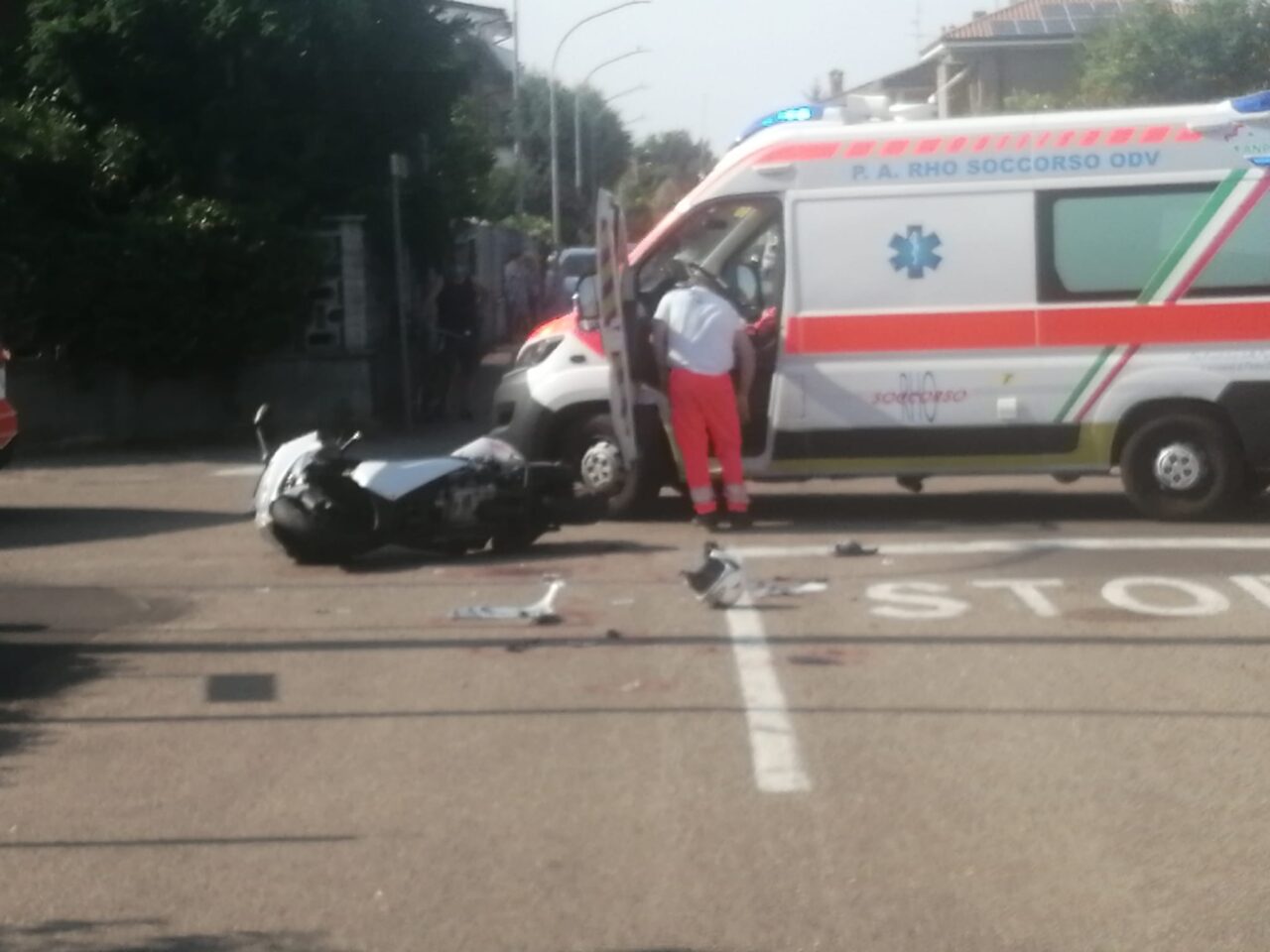 Incidente tra auto e moto: grave il centauro