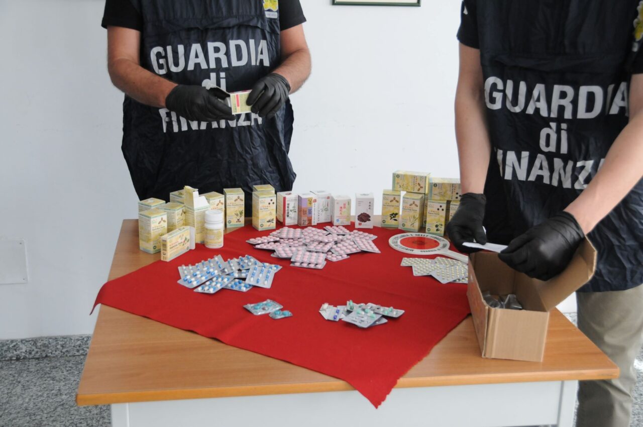 Sequestrati integratori e farmaci illegali venduti come rimedio “Anti-COVID-19”