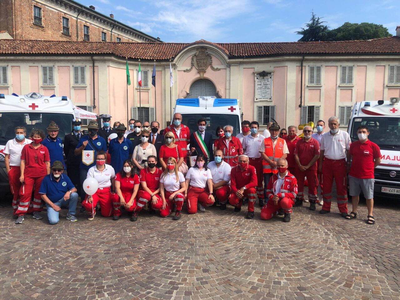 Inaugurate le due nuove ambulanze della Croce Rossa