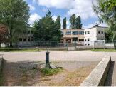 Raccolta firme per non demolire la scuola