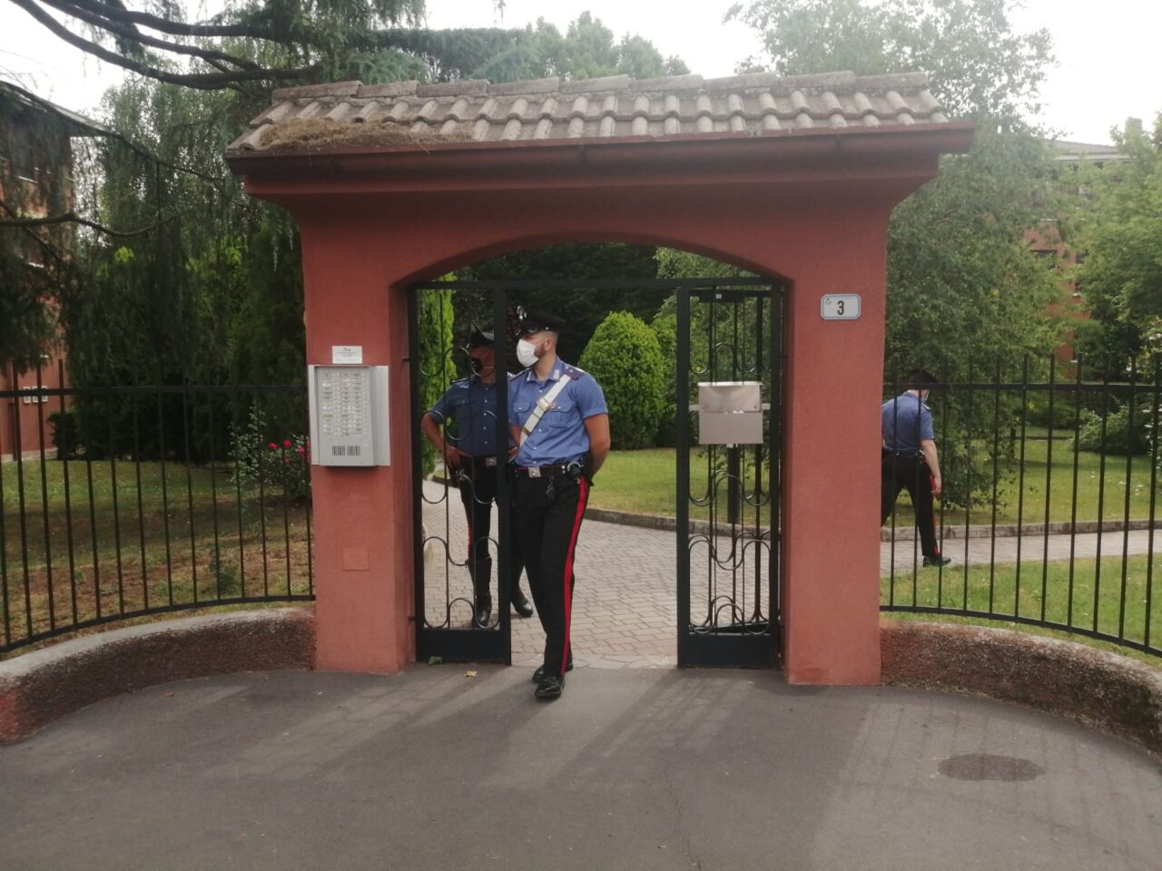 Omicidio ad Arese: i tre figli della coppia sono stati affidati al momento al Comune