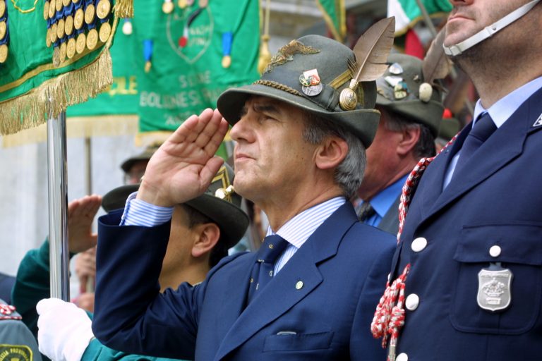 Alpini in lutto per la scomparsa di Beppe Parazzini