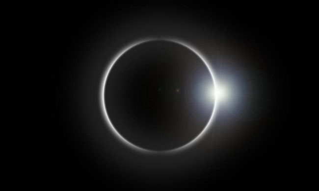Occhi (protetti) al cielo per la “mini eclissi”