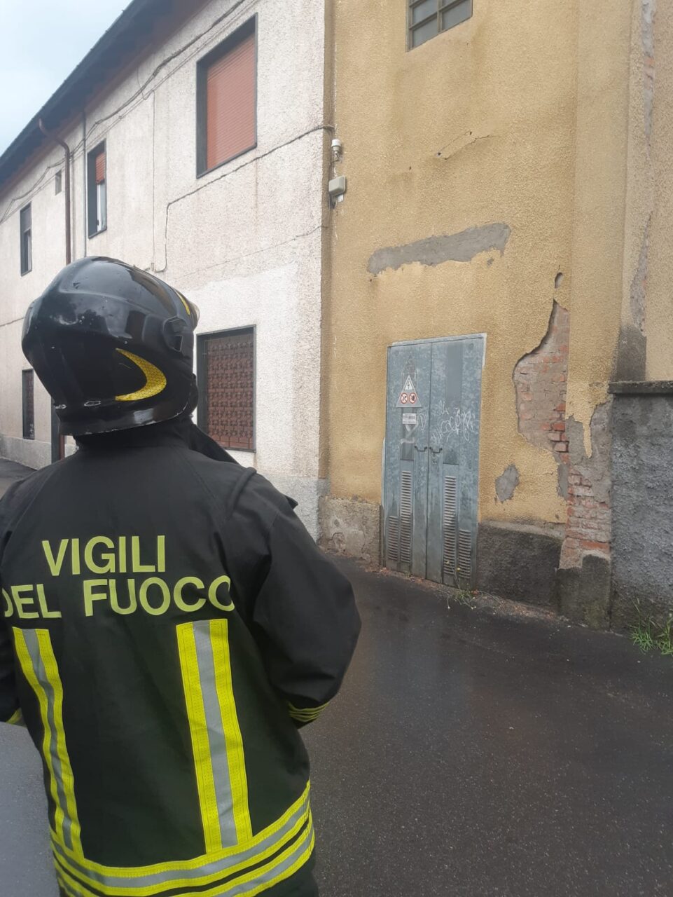 Prendono fuoco i pannelli fotovoltaici: intervengono i Vigili del fuoco
