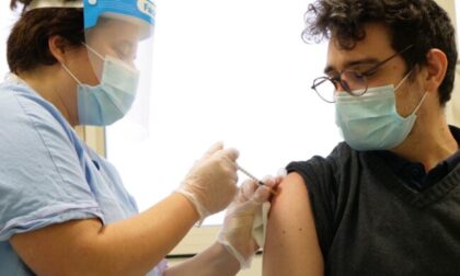 Vaccino anti Covid, questa sera aprono le prenotazioni per la fascia 16-29 anni