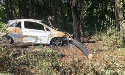 L'auto sta per prendere fuoco, arlunese salva una donna