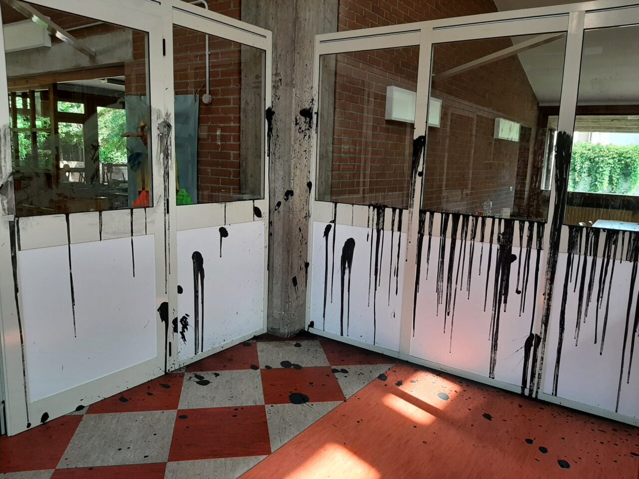 I vandali dell’asilo sono sei 14enni, il Comune: “Chiederemo i danni”