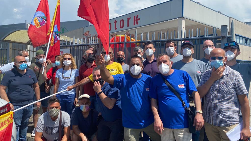 Rotork, via allo sciopero contro i licenziamenti lampo dei 28 lavoratori