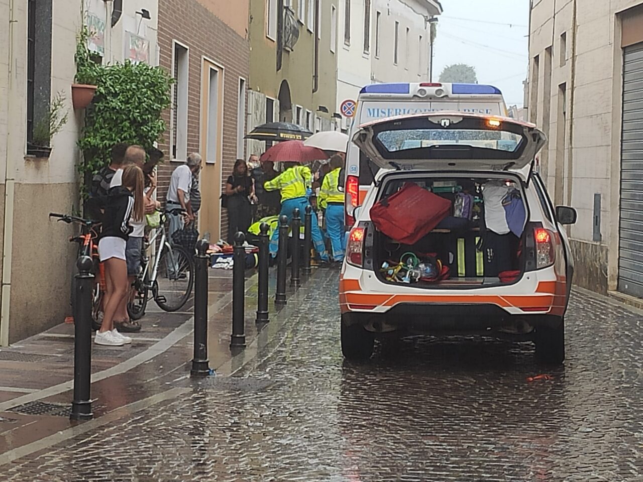 Tragico epilogo per la caduta da moto: il centauro è morto