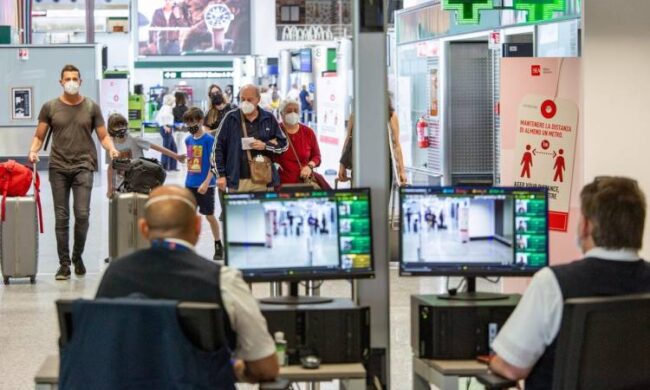 Per viaggiare all’estero oltre al Green pass serve il PLF