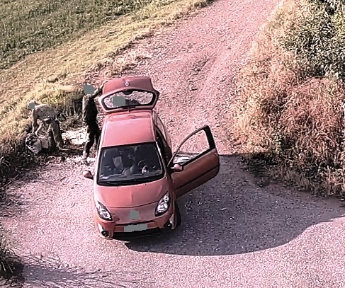 Individuati 3 soggetti mentre abbandonavano rifiuti