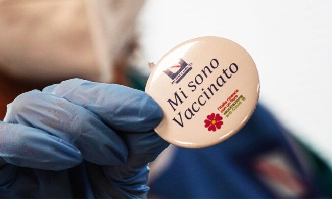 Trecento operatori sanitari lombardi ricorrono al Tar contro l’obbligo vaccinale