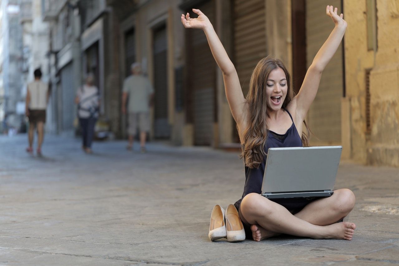 Giganti mondiali della comunicazione e degli incontri nel Web: Facebook, Tinder, Omegle