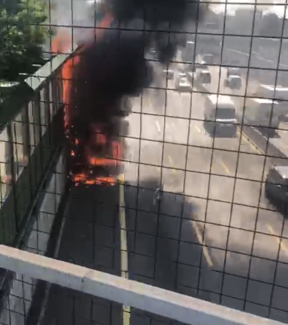 Veicolo in fiamme lungo l’autostrada A4