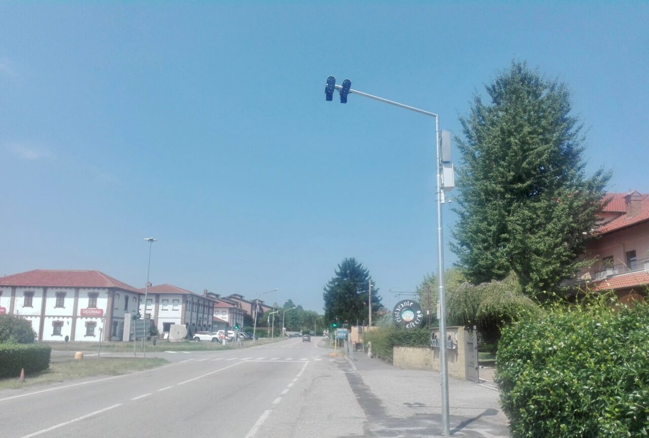 A Buscate sulla s.P. 34 per Turbigo è attivo un  nuovo dispositivo di rilevamento delle infrazioni di passaggio con il semaforo rosso