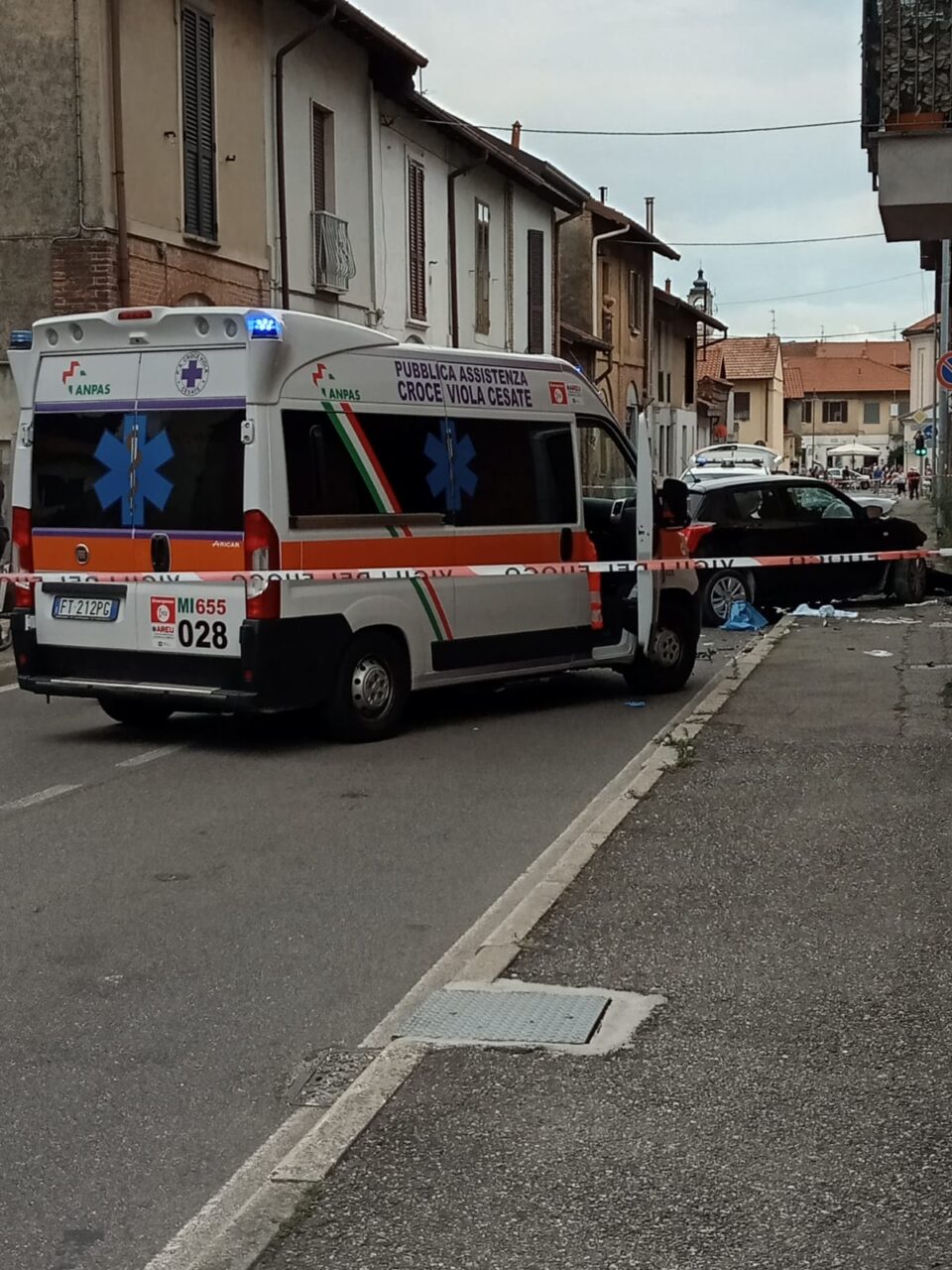 auto contro un muro