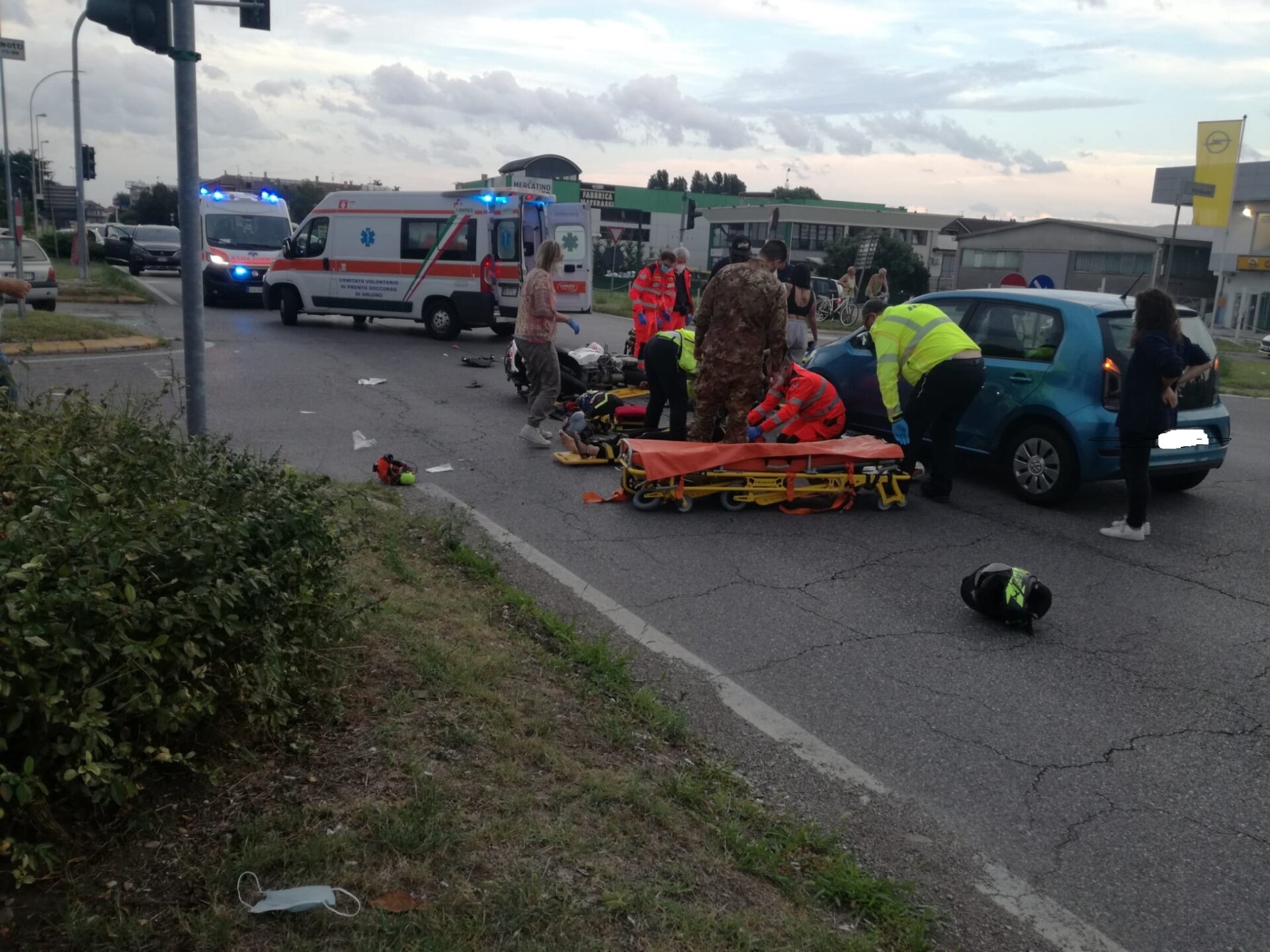 Due motociclisti coinvolti in un gravissimo incidente stradale sulla