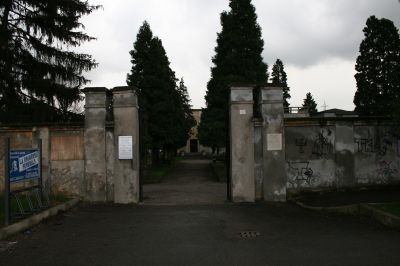 Pensionati aggrediti  davanti all’ingresso del cimitero