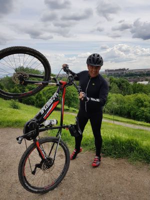 «Voglio battere il tumore pedalando in bicicletta e sempre col sorriso»