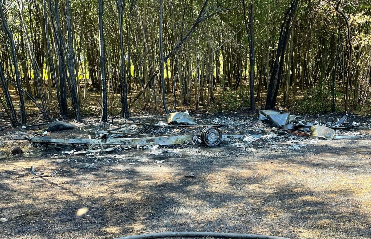 Roulotte in fiamme, salvati anche tre agnellini
