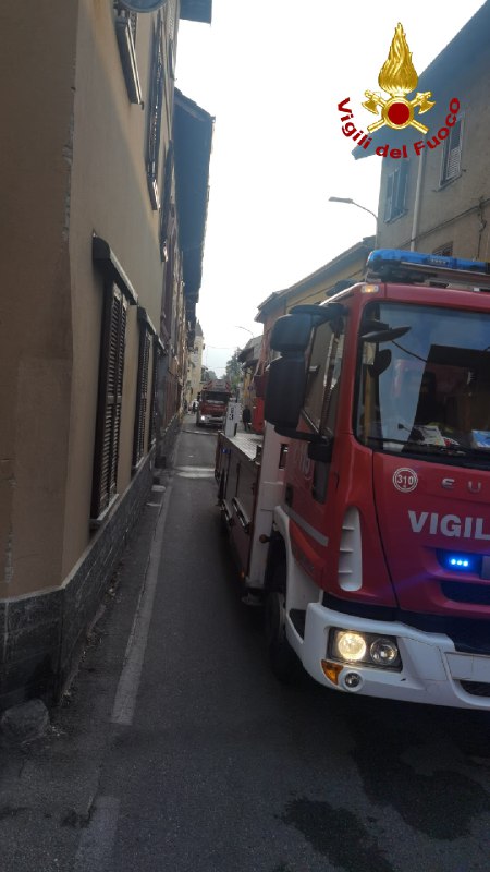 incendio Nova Milanese pompieri anziano muore